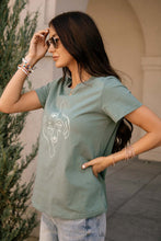 Load image into Gallery viewer, Abstract Face Graphic Tee
