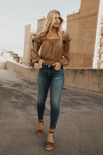 Load image into Gallery viewer, Ditsy Floral Square Neck Crop Top
