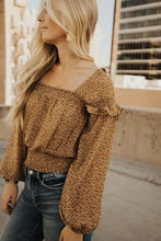 Load image into Gallery viewer, Ditsy Floral Square Neck Crop Top
