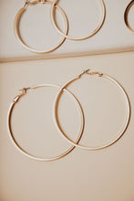 Load image into Gallery viewer, For a Hoop Earrings Set in Gold
