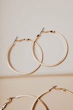 Load image into Gallery viewer, For a Hoop Earrings Set in Gold
